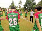Persebaru-Banjarbaru-melakukan-pemanasan-di-persetala.jpg