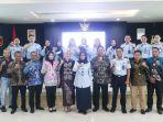 Peserta-Rapat-Harmonisasi-untuk-membahas-Rancangan-Peraturan-Daerah-Ranperda-berfoto-bersama.jpg