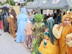 Peserta-lomba-busana-muslimah-sasirangan-di-tempat-wisata-Siring-Ulek-Kota-Marabahan-19072023.jpg