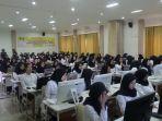 Peserta-saat-mulai-kumpul-di-ruangan-tes.jpg