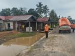 Petugas-BPBD-Tanahbumbu-meninjau-lokasi-banjir-di-Desa-Dukuh-Rejo.jpg