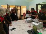 Petugas-Kejari-HSU-melakukan-pemeriksaan-berkas-di-BPR-Telaga-Silaba.jpg