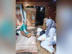 Petugas-Puskesmas-Batumandi-balangan-menjalankan-program-home-care-16012023.jpg