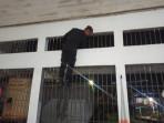 Petugas-Rutan-dan-Kodim-saat-dengan-seksama-memeriksa-blok-hunian-RutaN-bARABAI.jpg