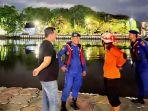 Petugas-Satpolairud-dan-BPBD-Kota-Banjarmasin-di-lokasi-seorang-bocah-diduga-tenggelam.jpg