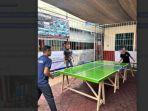 Petugas-dan-WBP-Rutan-Kandangan-saat-bertanding-lomba-tenis-meja-di-momen-Porseni.jpg
