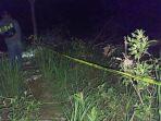 Petugas-memasang-police-line-di-lokasi-pendulangan.jpg