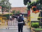 Petugas-mengamankan-lokasi-ledakan-d11.jpg
