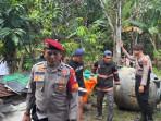 Petugas-saat-evakuasi-jasad-Mardi-62-warga-Mabuun-Tabalon1.jpg