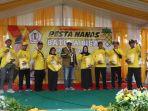 Pj-Bupati-Barito-Kuala-Mujiyat-berfoto-bersama-panitia-festival-1.jpg