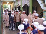 Pj-Bupati-HSS-H-Hermansyah-disambut-Pimpinan-Ponpes-Dalam-Pagar-Kandangan.jpg
