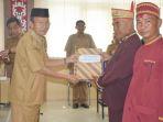 Plt-Bupati-kapuas-HM-Nafiah-Ibnor-melantik-dua-Damang-Senin-31072023.jpg