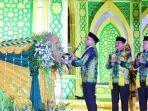 Plt-Kepala-Biro-Kesra-Ahmad-Solhan-mewakili-Gubernur-memukul-bedug-dibukanya-helatan-MTQN.jpg