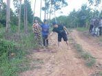 Polisi-periksa-tempat-pembunuhan-di-Desa-Asamasam-Jorong-Kabupaten-Tanah-Laut-Tala.jpg