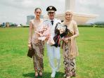 Potret-Ramzi-bersama-istri-dan-anaknya-usai-dilantik-sebagai-Wakil-Bupati-Cianjur.jpg