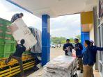 Proses-drop-logistik-Pilkada-berupa-kotak-ke-gudang-logistik-KPU.jpg