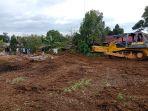Proses-pembersihan-lahan-di-Pasar-Mungkur-Uyam-Kecamatan-Juai-Kabupaten-Balangan.jpg