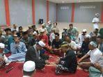 Prosesi-ikrar-Kalimat-Syahadat-oleh-Mariduk-Siahaan.jpg