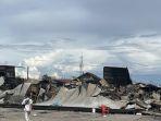Puing-sisa-sisa-kebakaran-yang-menghanguskan-gudang-milik-sxsd.jpg