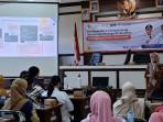 Puluhan-Pokja-Kampung-KB-di-Banjarmasin-menyimak-materi.jpg
