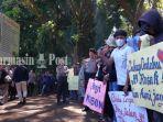RATUSAN-warga-Tebingsiring-melakukan-aksi-demo12.jpg