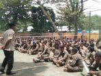 Ratusan-anggota-Satpol-PP-saat-mengikuti-kesamaptaan.jpg