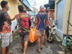 Relawan-emergency-mengevakuasi-kakek-70-tahun-yang-ditemukan-meninggal.jpg