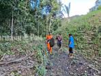 Relawan-gabungan-yang-melakukan-pencarian-terhadap-balita-berusia-25-tahun.jpg