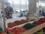 Reza-pedagang-di-pasar-Bauntung-Banjarbaru-menjual-berbagai-macam-jenis-cabai.jpg
