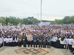 Ribuan-PPPK-Paruh-Waktu-di-Kabupaten-Balangan-berkumpul-di-halaman-Kantor-Bupati-Balangan.jpg