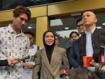 Rizky-Billar-Lesti-Kejora-dan-pengacaranya-Sadrakh-Seskoadi.jpg