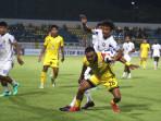 Rizky-Pora-Barito-Putera-vs-Persipal.jpg