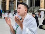 Ruben-Onsu-saat-menjalani-ibadah-umrah-dicapture-11-September-2025.jpg