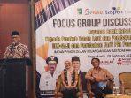 SEKDA-Tala-H-Dahnial-Kifli-mewakili-Pj-Bupati-membuka-FGD-Layanan-Bank-Kalsel-12.jpg