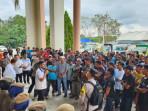 SOLAR-Ratusan-supir-truk-di-PPU-gelar-aksi-demo-di-depan-kantor.jpg
