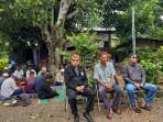SUASANA-di-rumah-duka-ketua-DAD-kaslel-di-Desa-Pulausari-Rabu-179-pagi.jpg
