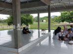 SUASANA-orangtua-santri-saat-menjenguk-sang-anak-ss.jpg
