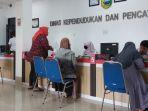 SUASANA-pelayanan-di-kantor-Dinas-Dukcapil-Tala.jpg