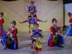 Sanggar-Tari-Permata-Batuah-Satui-binaan-PT-Arutmin-Indonesia-Tambang-Satui.jpg
