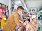 Santri-mendapat-vaksinasi-Covid-19-di-Ponpes-Minhajul-Abidin-Kabupaten-HSS-05072022.jpg