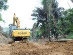 Satgas-TMMD-ke-121-Kodim-1008Tabalong-melaksanakan-kegiatan-pembukaan-jalan.jpg