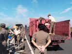 Satpol-PP-HSU-Angkut-Lapak-Pedagang.jpg