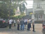 Sejumlah-anggota-polisi-berada-di-depan-sebuah-rumah-di-Jalan-Kertanegara-nomor-46-Jaksel.jpg