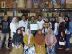 Sejumlah-pengrajin-dari-Desa-Gulinggang-Kabupaten-Balangan-01.jpg