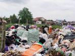 Sejumlah-petugas-sedang-melakukan-pemilahan-sampah-di-Pusat-Daur-Ulang3.jpg