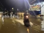 Sejumlah-ruas-jalan-di-Banjarmasin-digenangi-banjir-rob.jpg