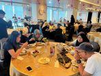 Sejumlah-tamu-cicipi-makanan-dari-Galaxy-Hotel-Banjarmasin.jpg