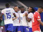 banjarmasin/Selebrasi-pemain-Prancis-setelah-mencetak-gol-ke-gawang-Austria.jpg