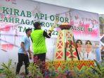 Sigid-Setiawan-menyalakan-obor-Porprov-XI-Kalsel-dari-tempat-khusus-yang-disiapkan.jpg