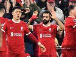 Striker-Liverpool-asal-Mesir-11-Mohamed-Salah-merayakan-bersama-rekan-satu-timnya.jpg